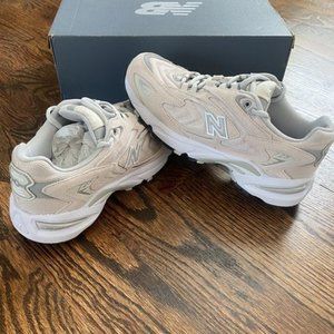 New Balance 725 Biege - Size 7 M 8.5 W